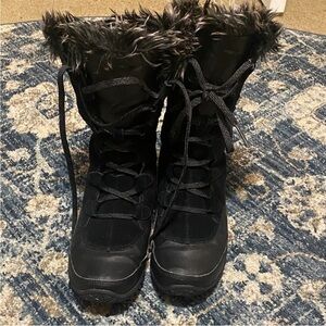 The North Face Black Faux Fur Winter Boots Euc